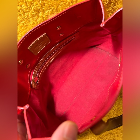 Louis Vuitton Red Vernis Reade PM Embossed Monogram Tote - Picture 10 of 16